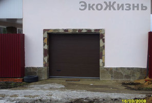 Бытовые секционные гаражные  ворота для небольшого гаража